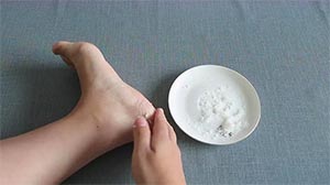 邓铁涛治疗脚后跟开裂（足跟干裂、皲裂）经验方